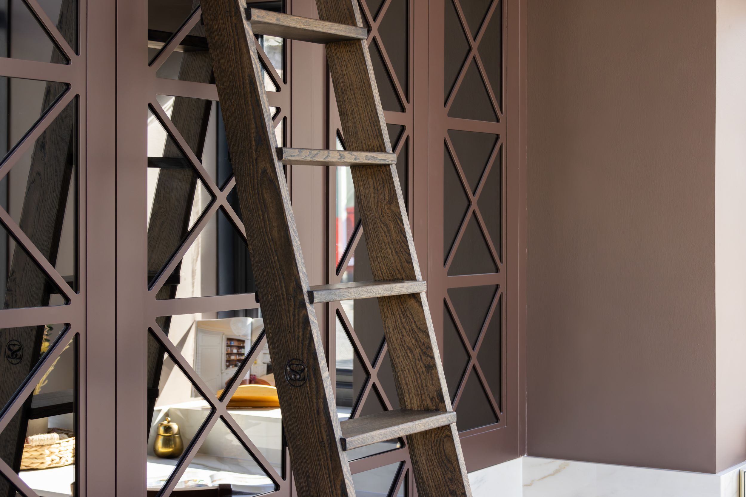 PERTH ROBES 23 – PERTH SHOWROOM 2025 – PLUM MIRRORED WARDROBE